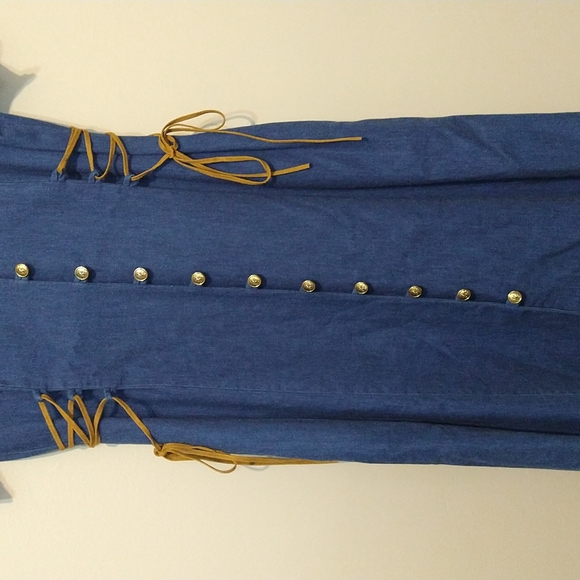 Denim dress with Golden Buttons by Lori Ann Montréal - Picture 3 of 4